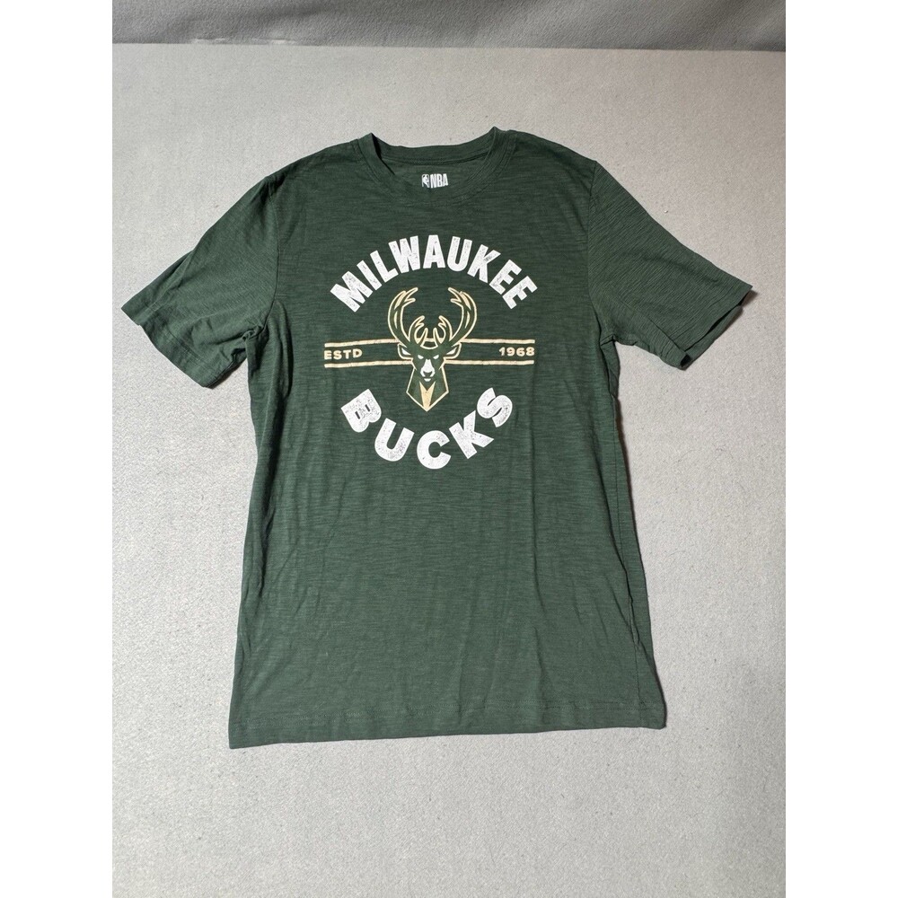 Milwaukee Bucks short sleeve T-shirt size medium NBA